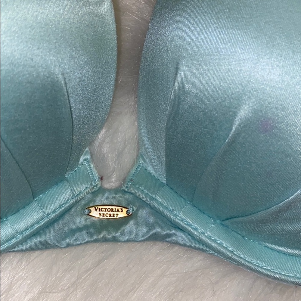 Victoria Secrets Bra - Picture 3 of 4